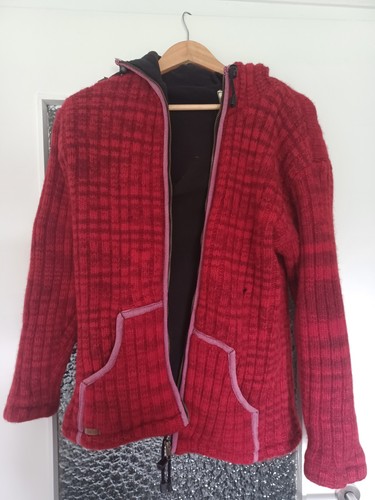 Rote winterjacke aus echter - aus,
